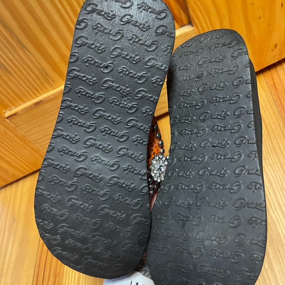 Flip Flops - Picture 2 of 3